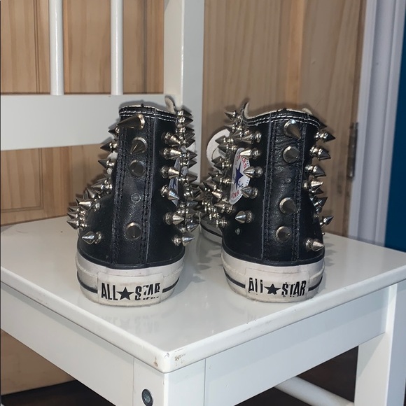 Converse - Picture 2 of 3